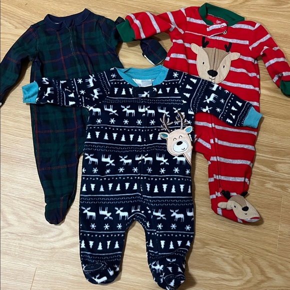 Assorted Infant Holiday & Christmas Clothes Bundle 0-3 Month - Picture 3 of 7